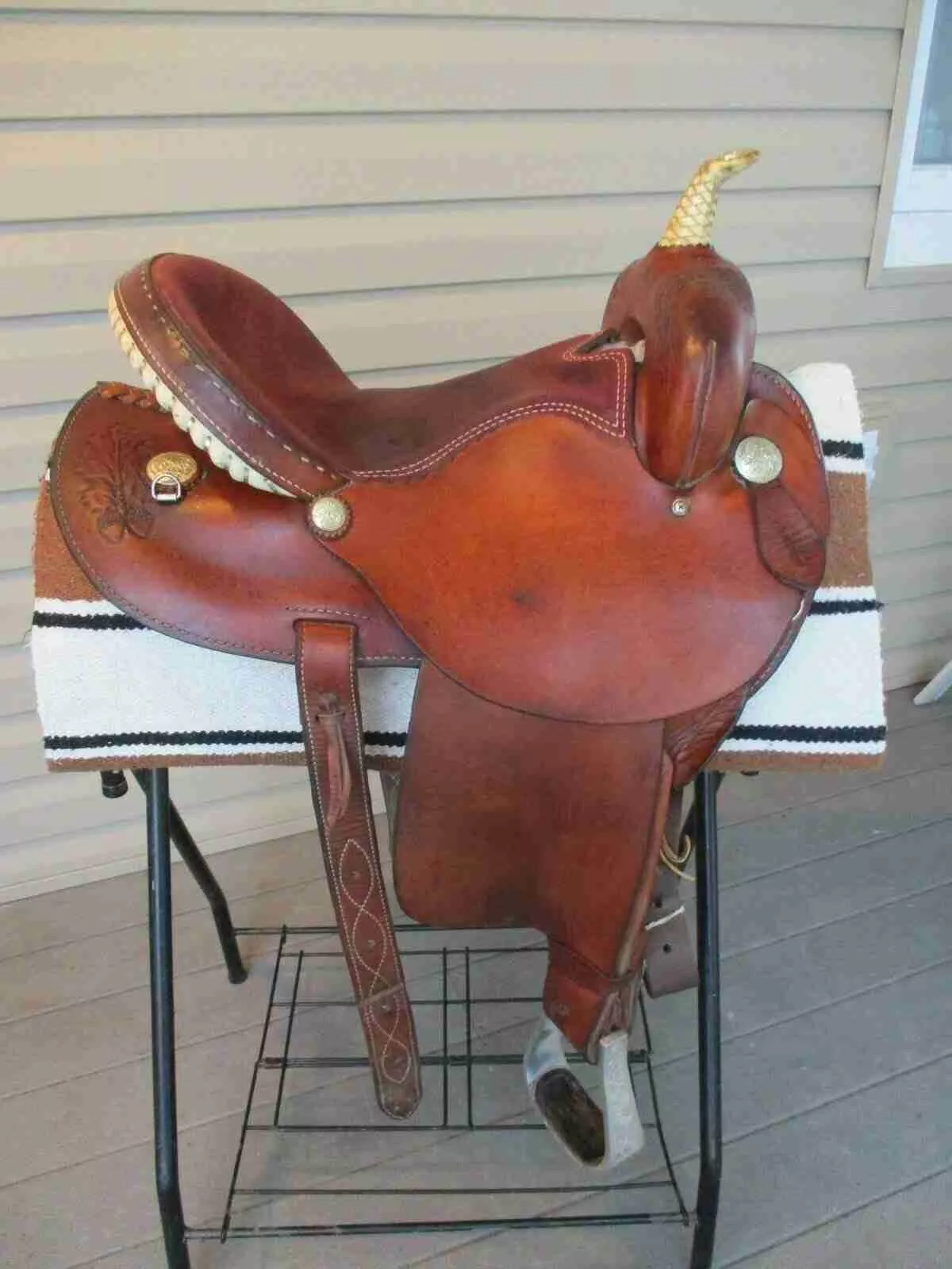 15” DAKOTA #300 western barrel saddle QHB