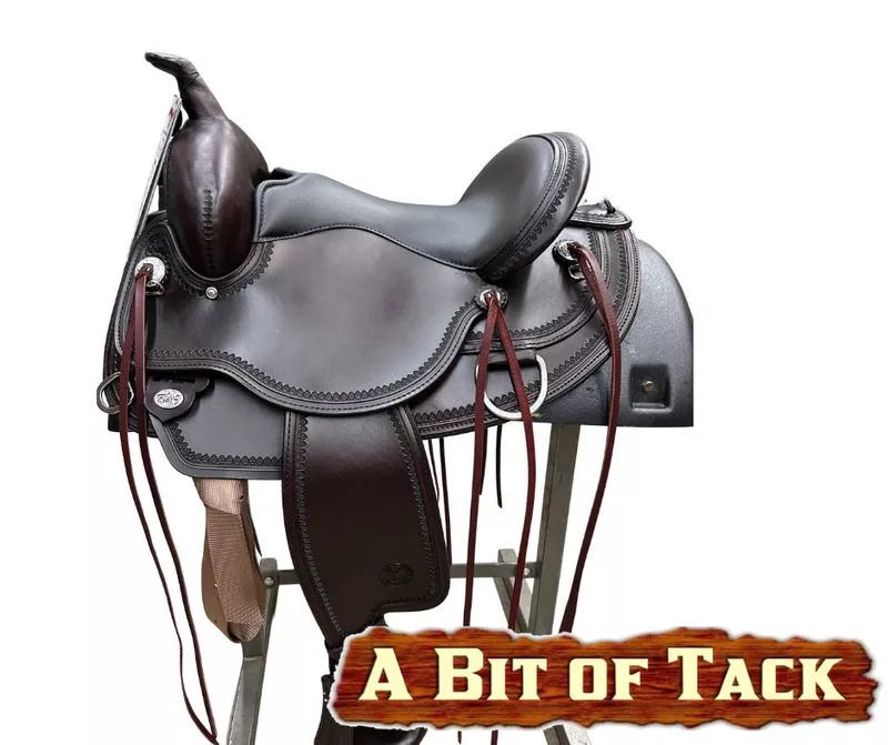 15" Omaha Flex2 Trail Saddle - Wide Fit (FQHB)