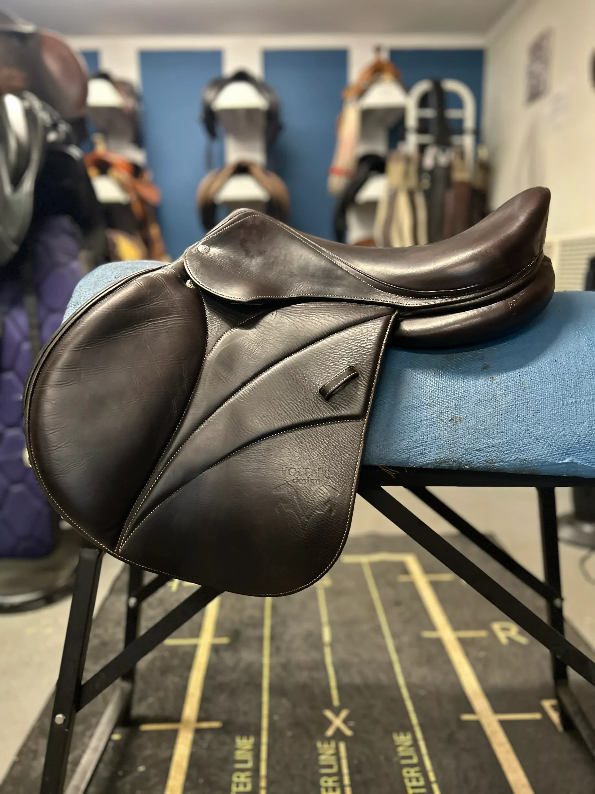 17.5" Voltaire Blue Infinite 3AA Close Contact Saddle