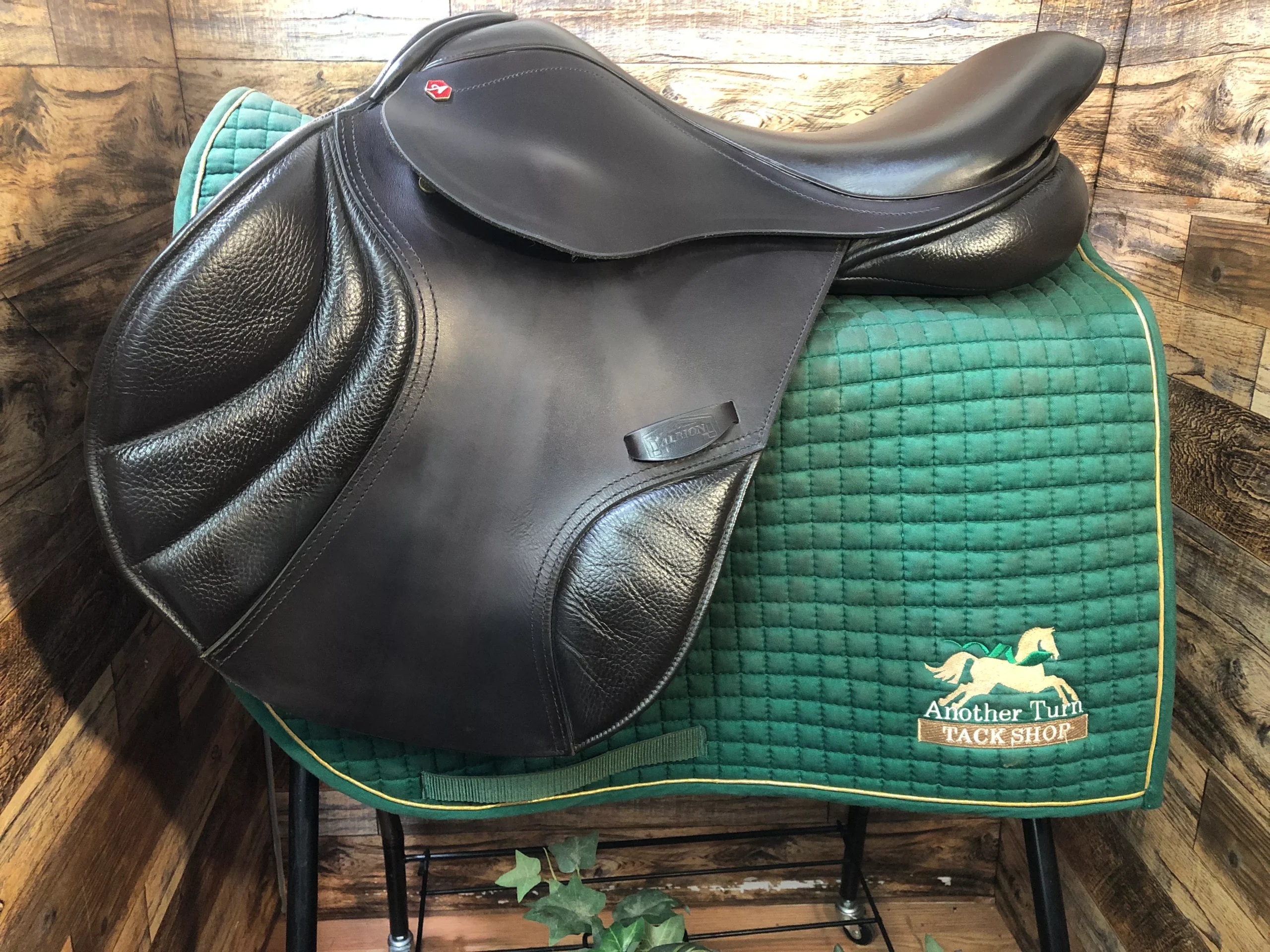 17" Albion K2 Jump Saddle