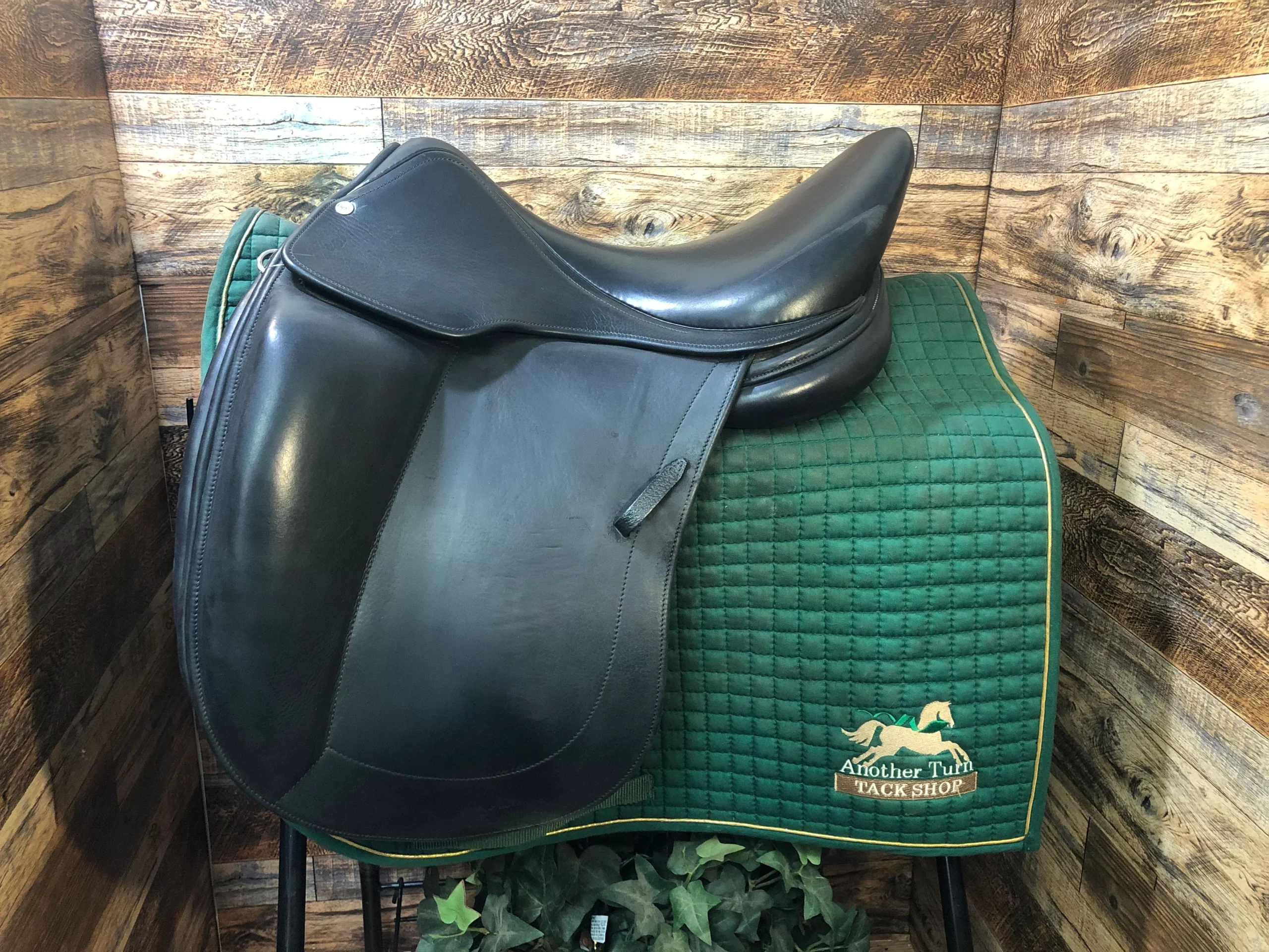 17" L'Apogee Dressage Saddle (2017)