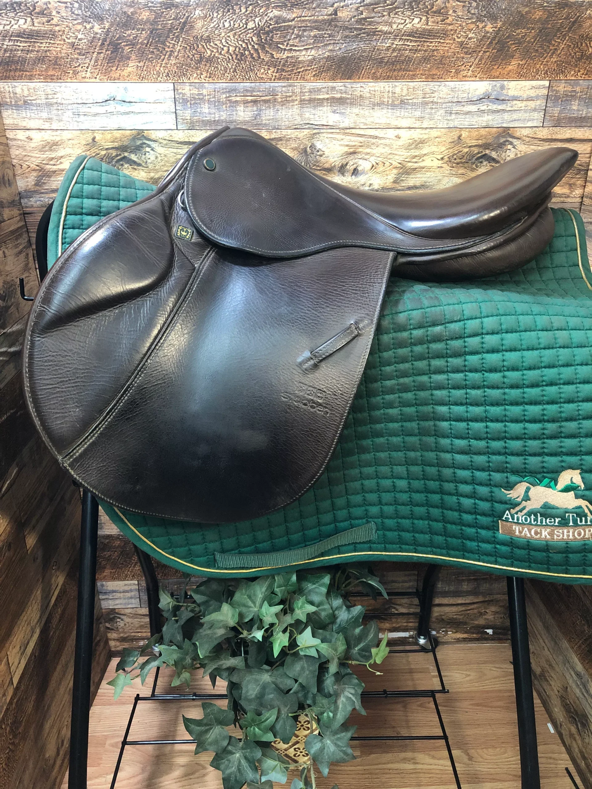 17"Stubben Edelweiss Jump Saddle 6" tree/ 12.5" Flap-Wool