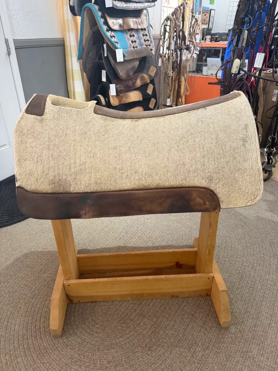 32" x 1 1/8" 5 Star Contoured Wool Saddle PadSP1166