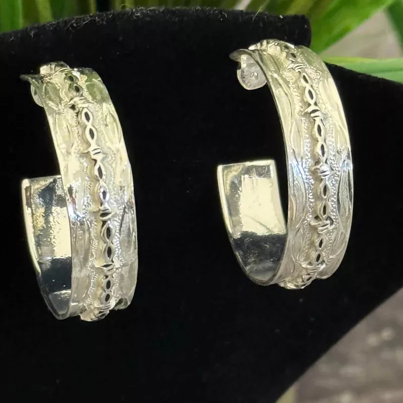 Austin Accent Earring Hoop w/ Barbed Wire Accent ER295