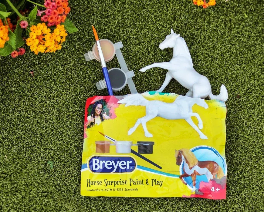Breyer - Paint & Play Horse Surprise