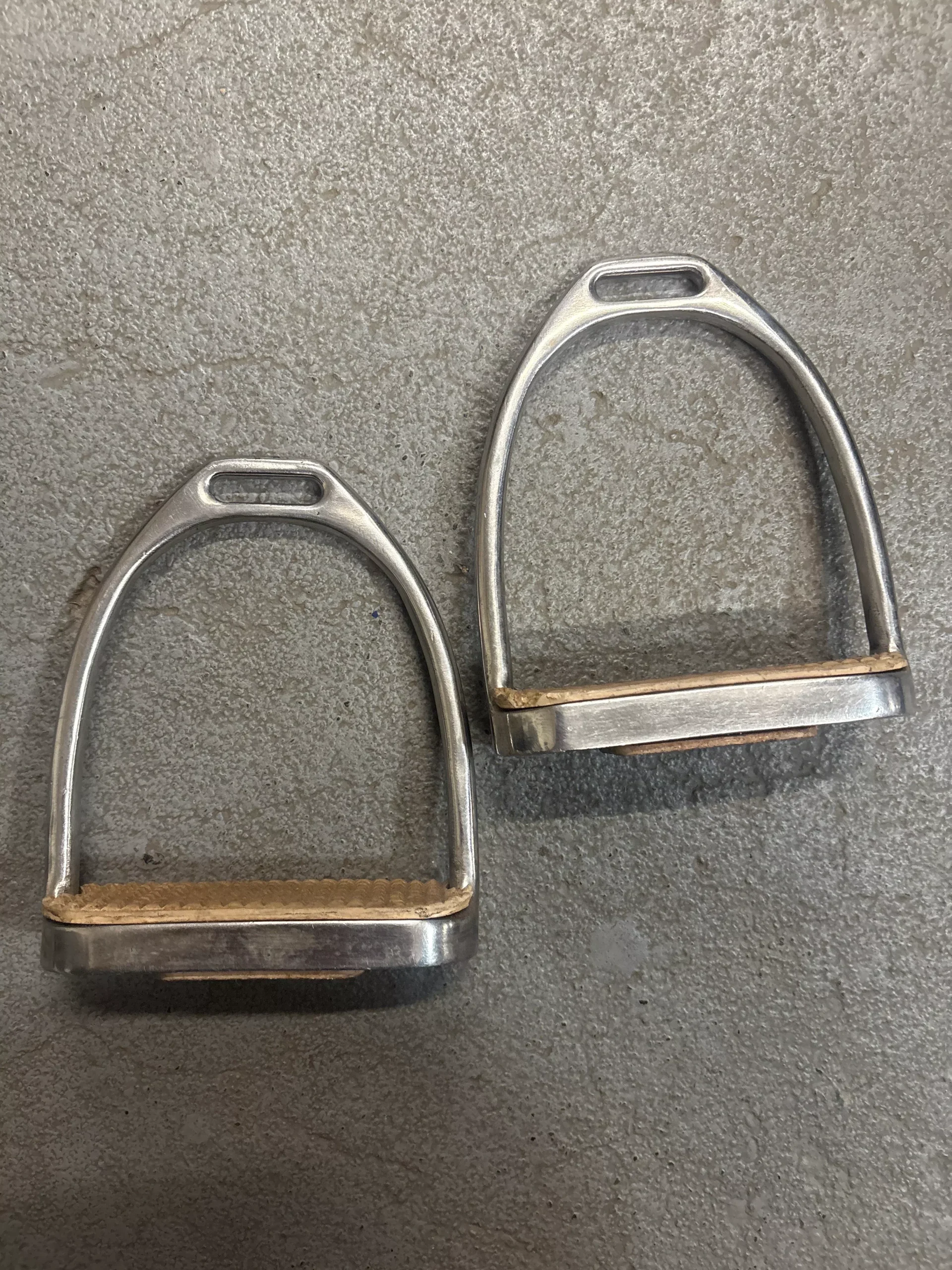 English Fillis Stirrup Irons 4.5"
