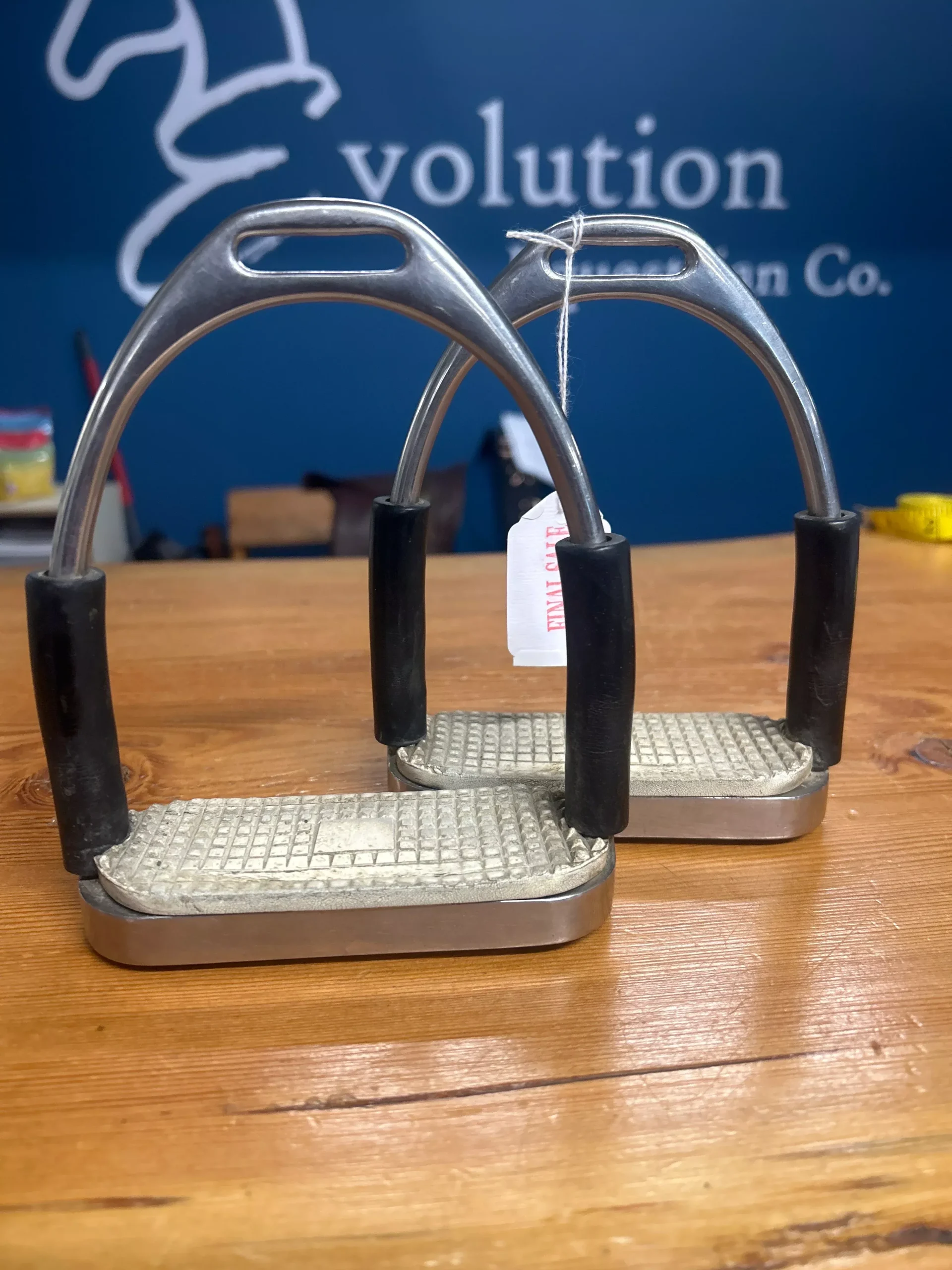 Jointed Stirrup Irons Black 4-1/2"