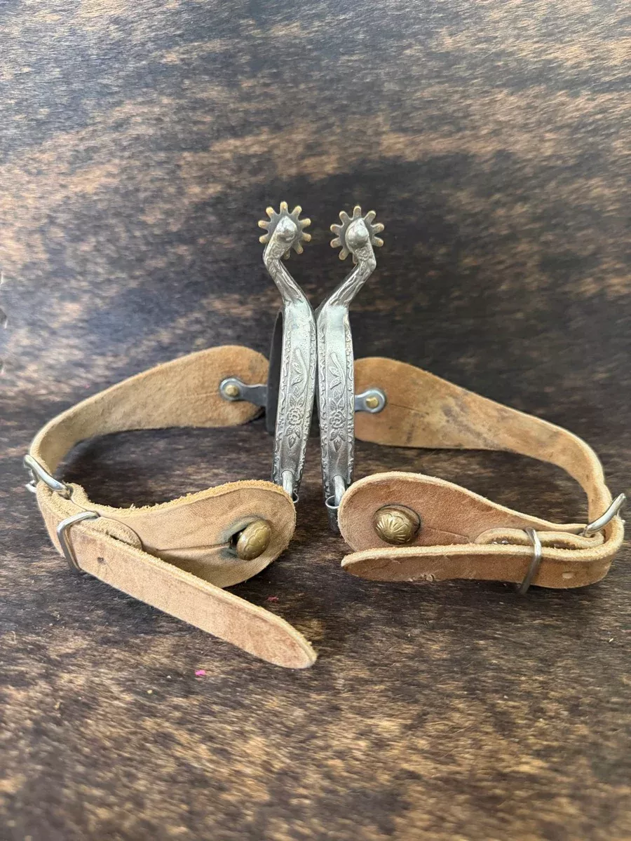 Ladies Youth Roping Spurs with Engraved Band with Leather Spur StrapsSPR1144
