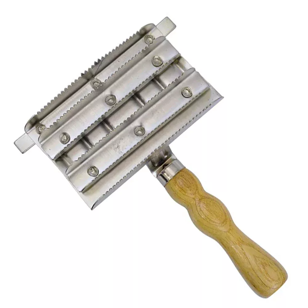 Partrade Curry Comb With Teeth