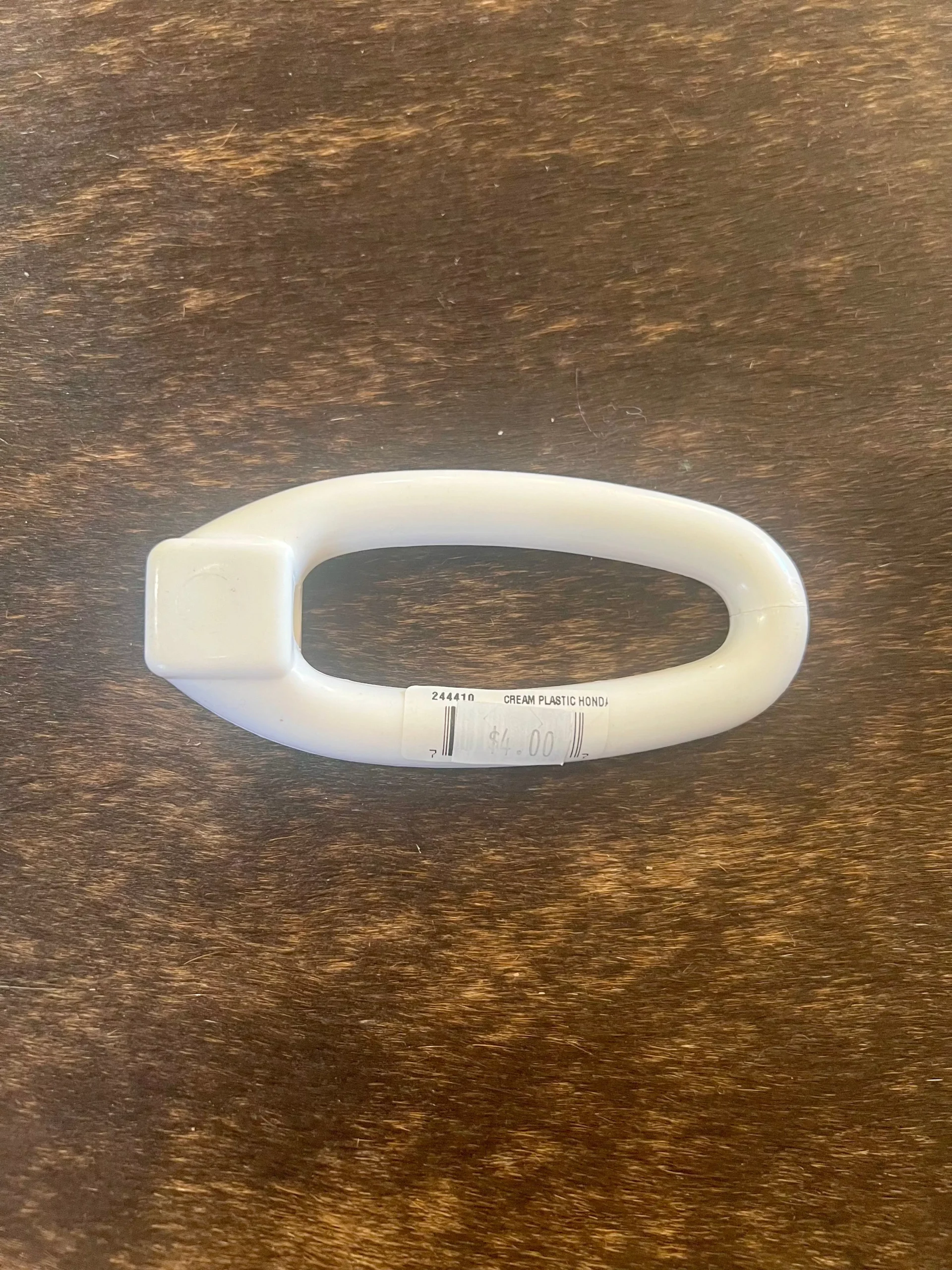 Plastic Breakaway Hondo - Cream
