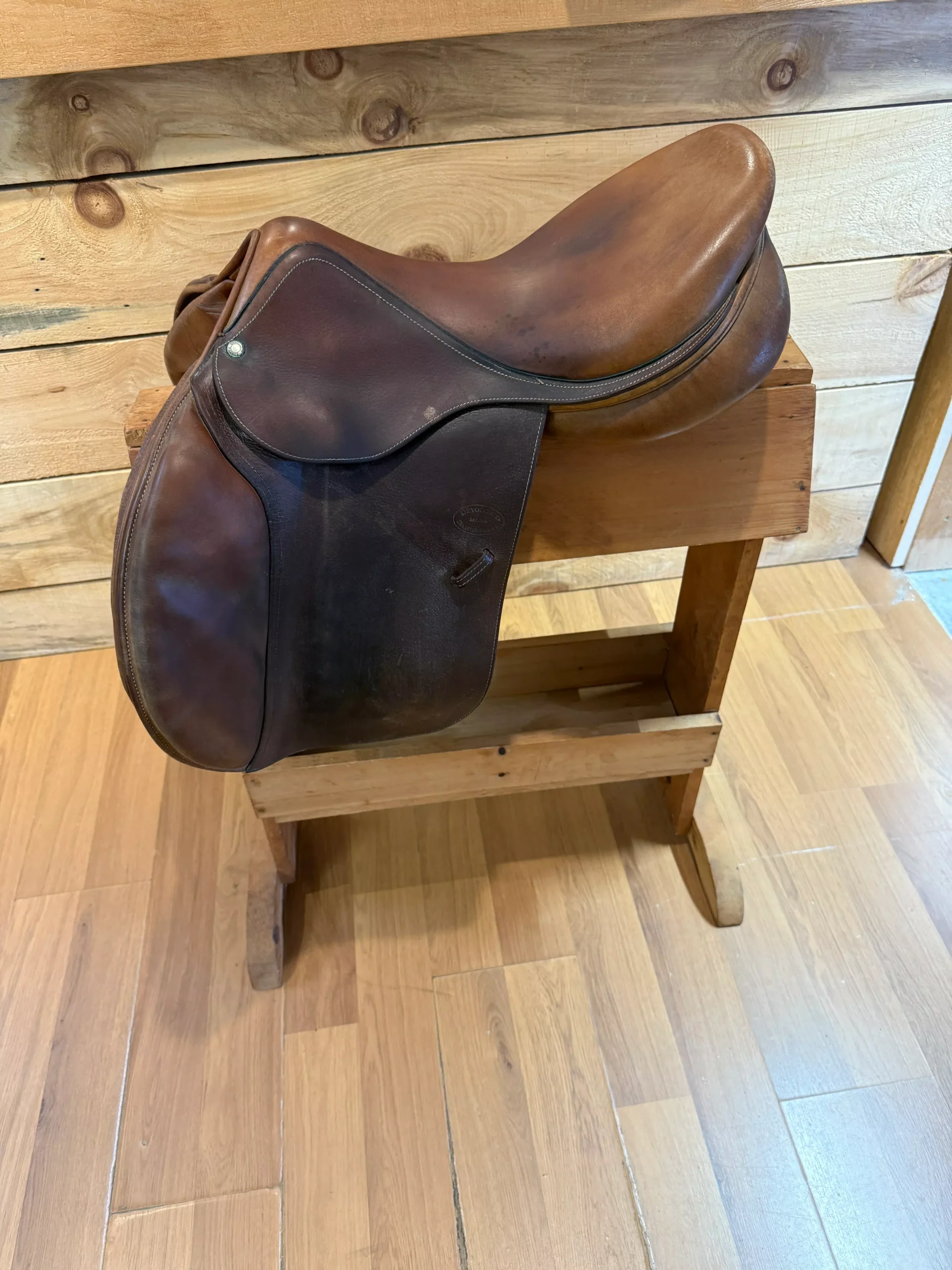 Saddle - English H/J 17.5" Devoucoux 2009 Biarritz