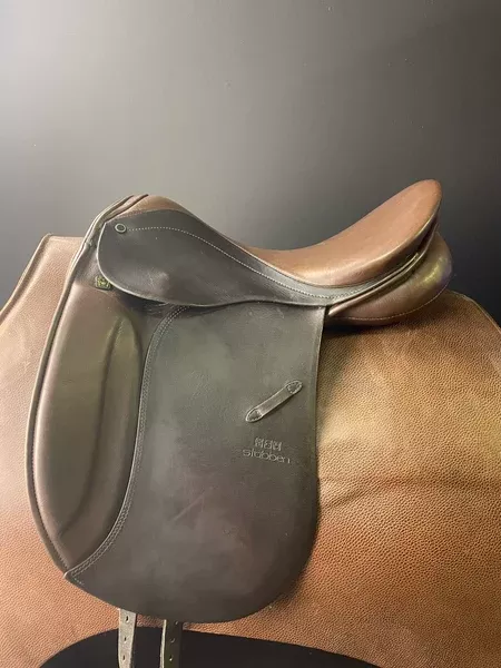 Stubben Roxanne Dressage Saddle 17.5
