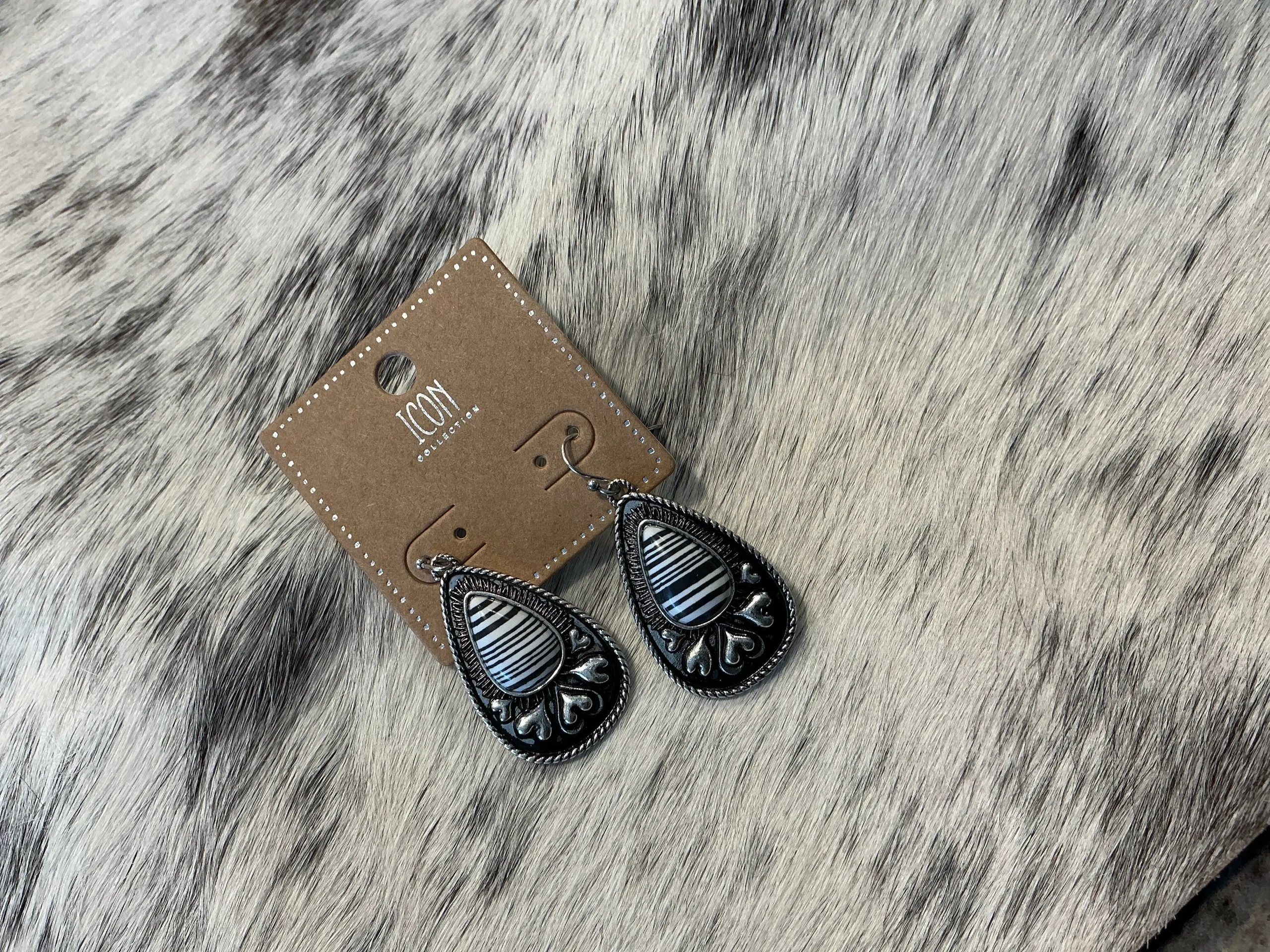 Western Heart Hand Stone Earrings-Teardrop