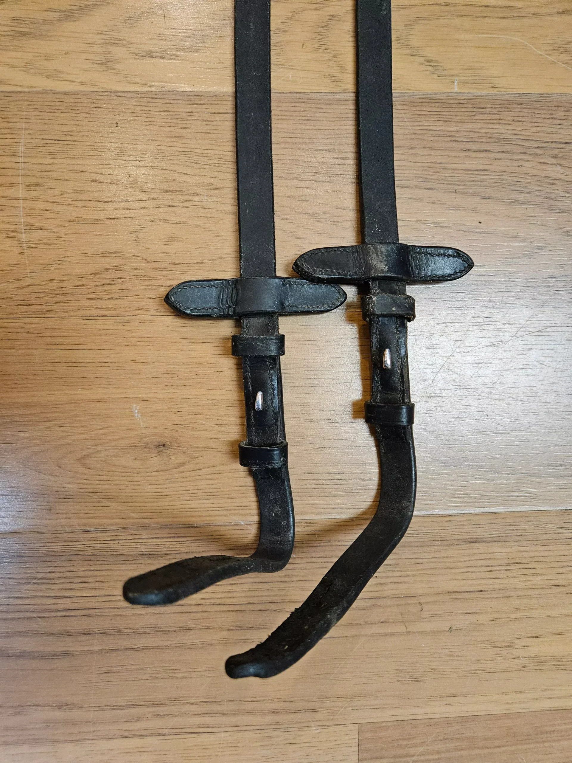 X-long leather laced reins, black